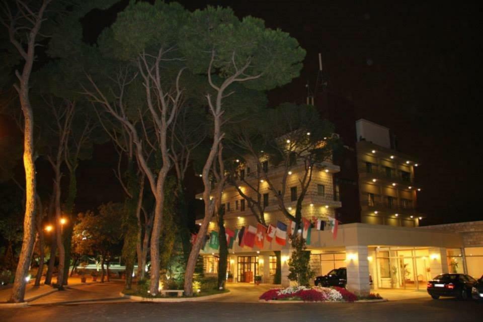 Bzommar Palace Hotel Jounieh Bagian luar foto